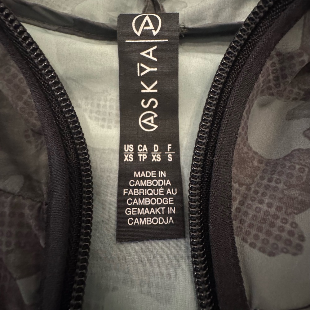 ASKYA Lightweight Hooded Shell Jacket – Camo Print (XS) - Picture 3 of 3